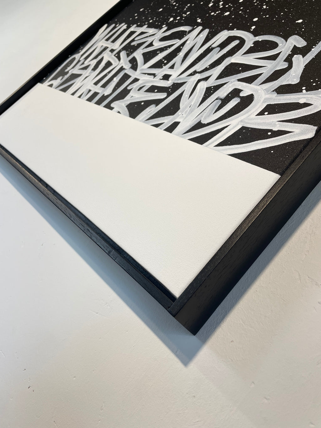 White and Black 235€