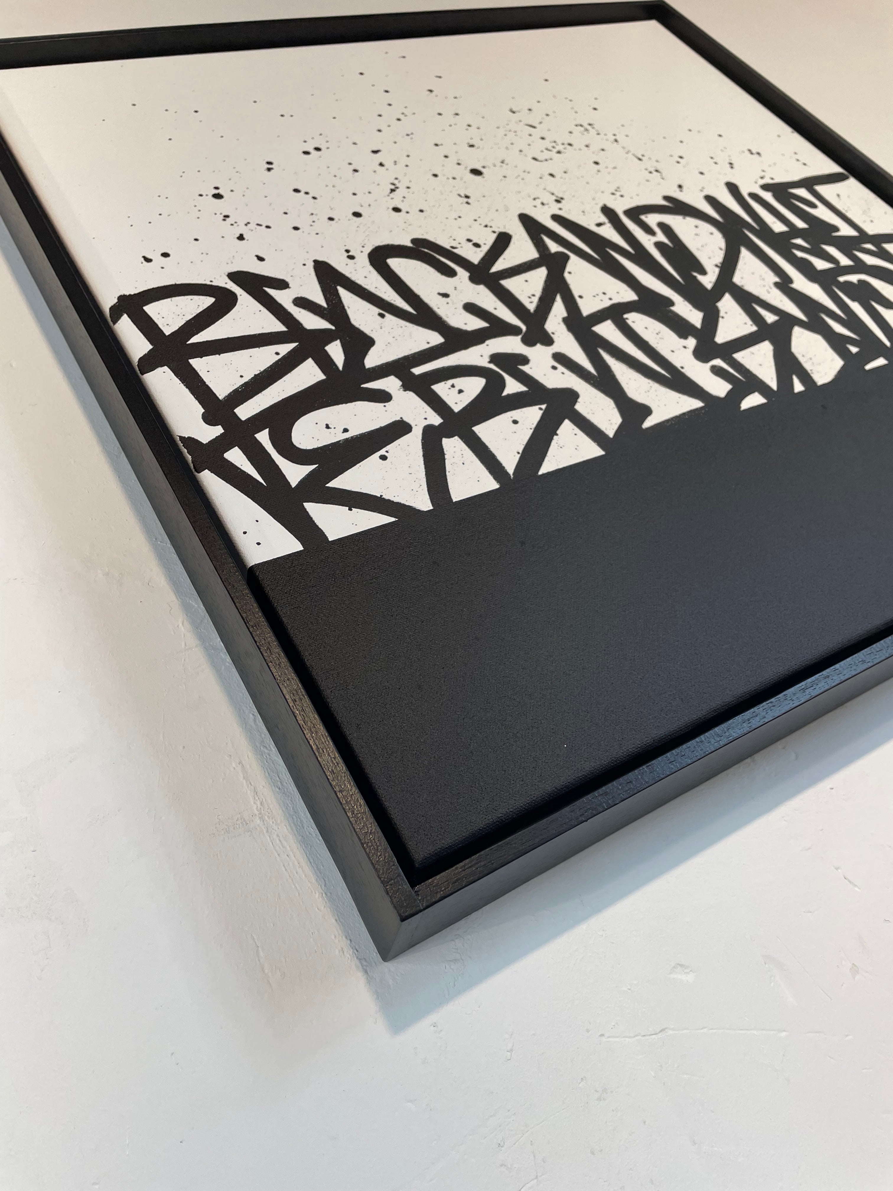 Black and White 220€