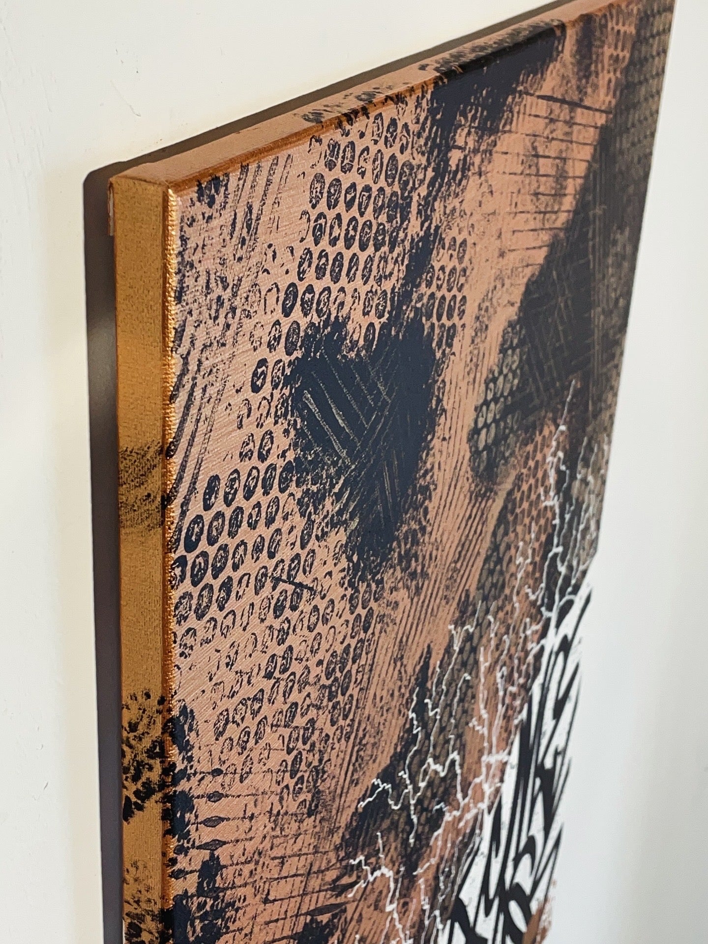 Bronze and Black 195€