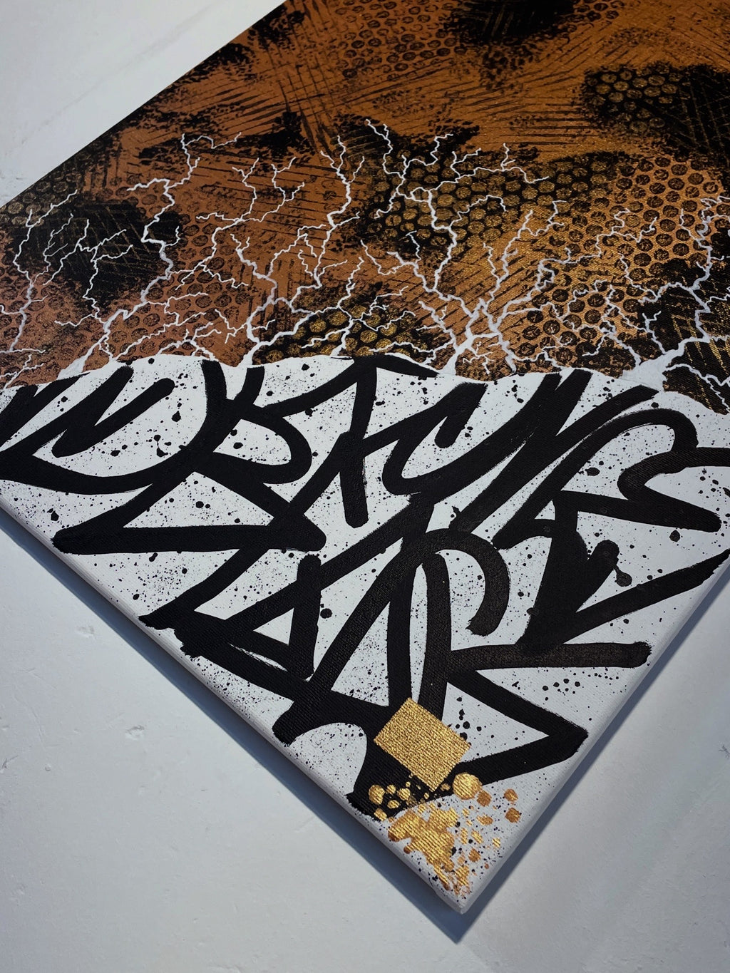 Bronze and Black 195€