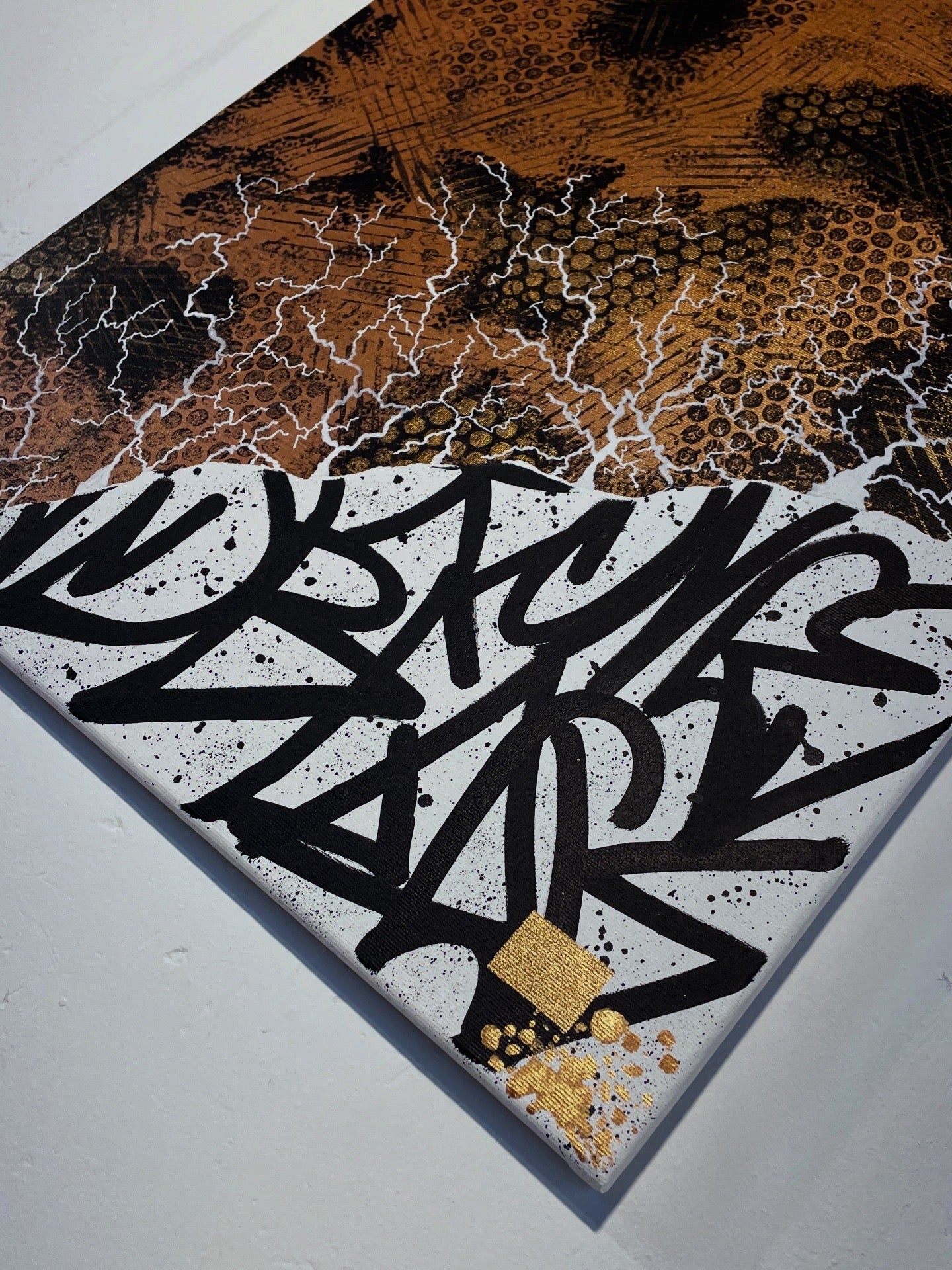 Bronze and Black 195€